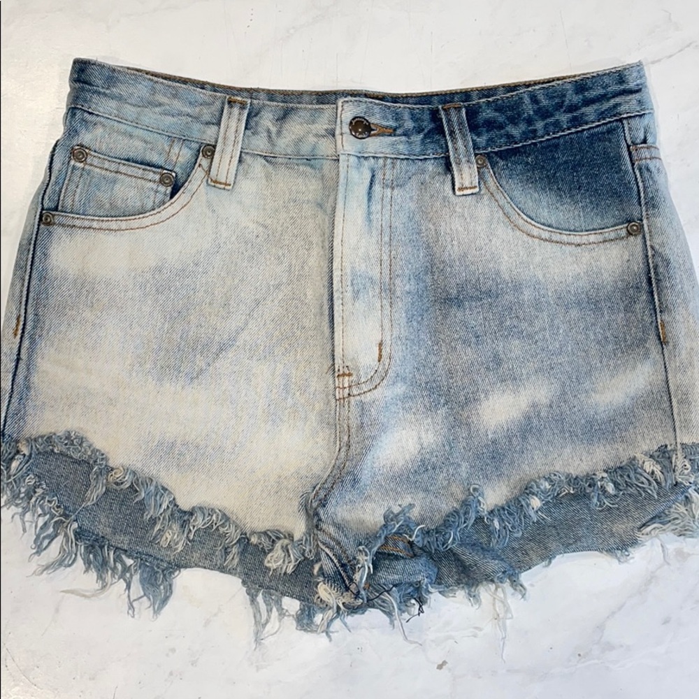 SOME DAYS LOVIN denim shorts💙